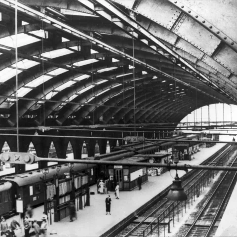 3_hall_and_platforms