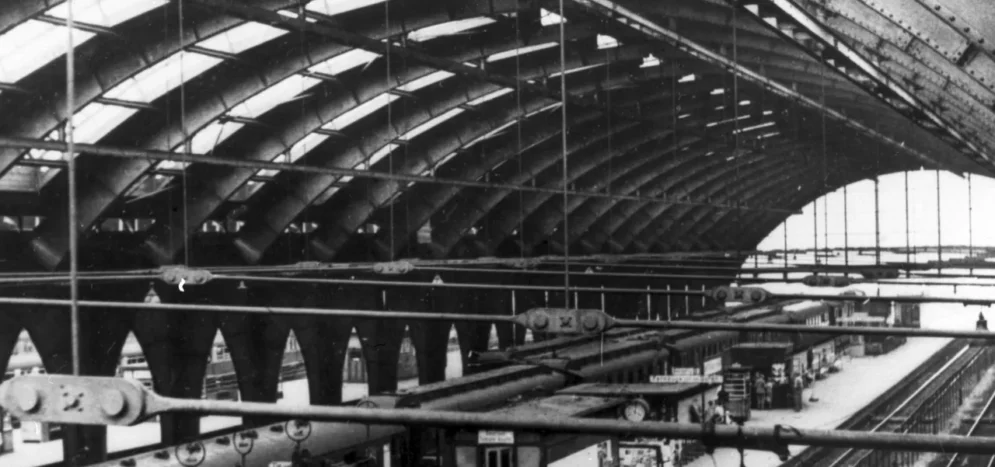 3_hall_and_platforms